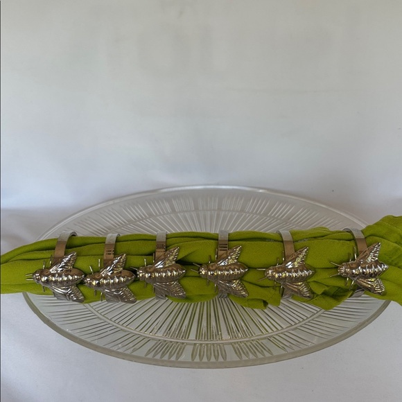 VINTAGE! SET OF 6 GENTLY WORN VERY PRETTY SILVER INSECT NAPKIN RINGS - Picture 4 of 12